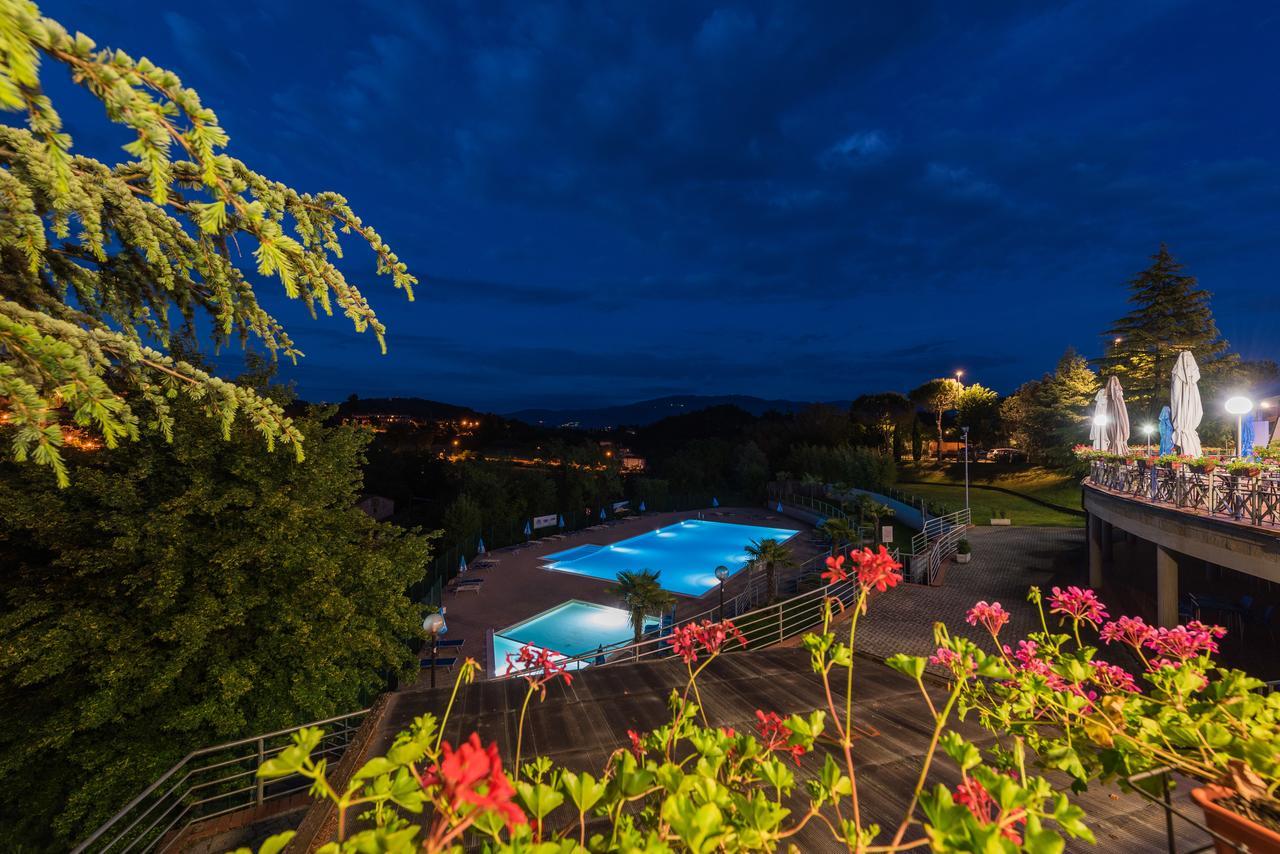 Camping Village Il Poggetto Troghi Luaran gambar