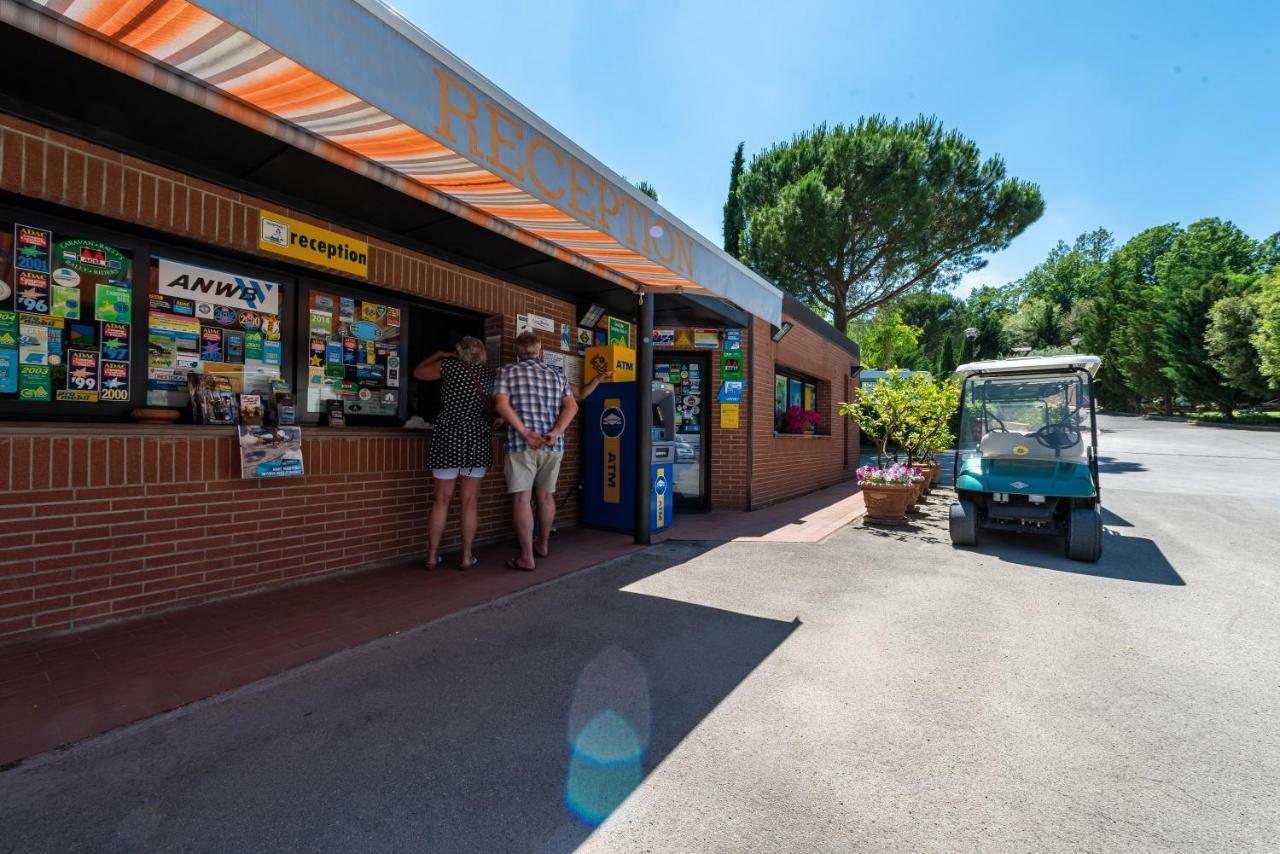 Camping Village Il Poggetto Troghi Luaran gambar