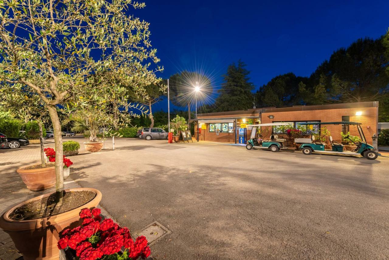 Camping Village Il Poggetto Troghi Luaran gambar